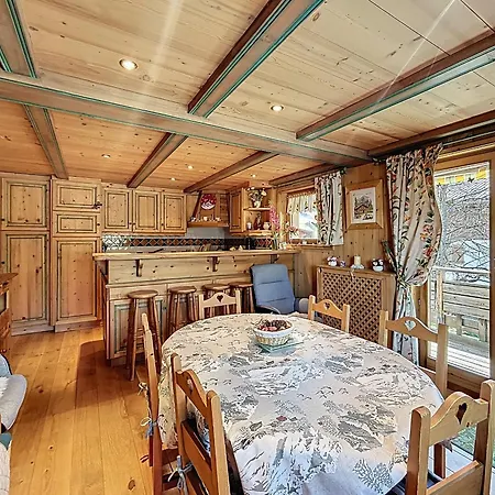 Cosy Proche Centre Village Avec Balcon Et Parking - Fr-1-560-161 شقة *